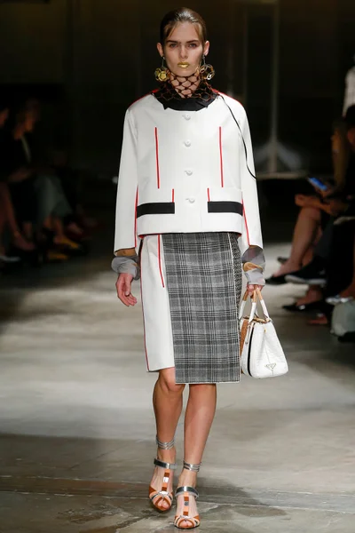 Look 4